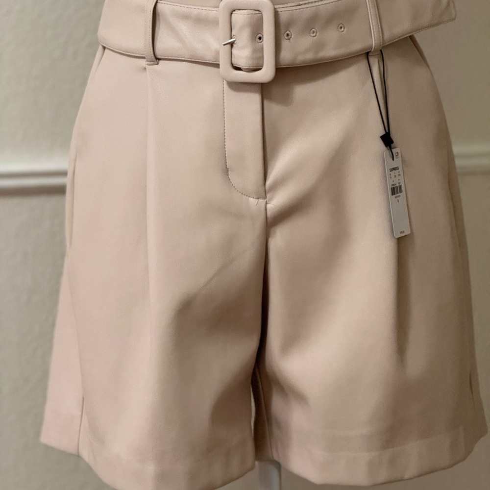Express Cream Belted Women's Shorts